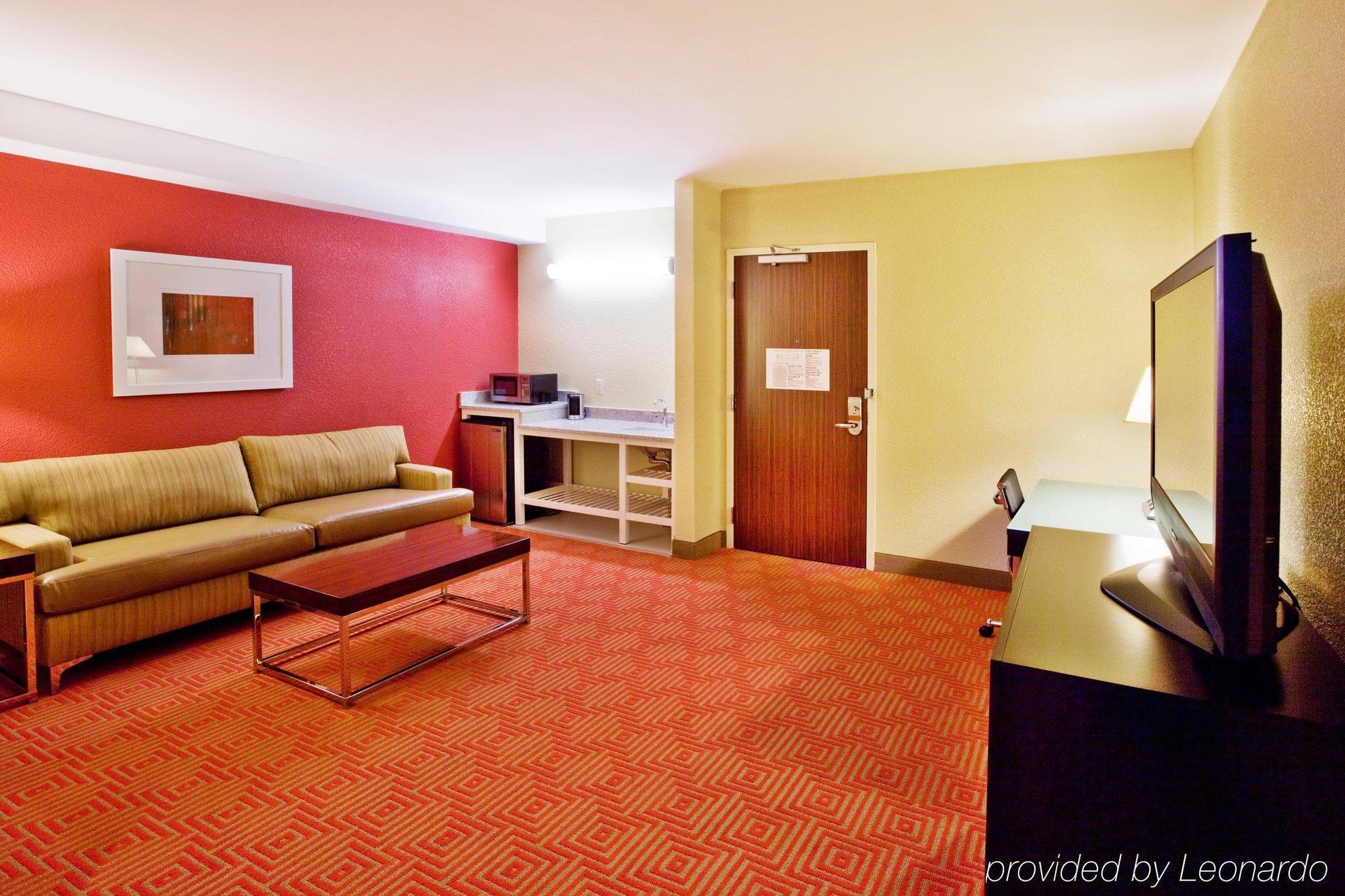 Hilton Garden Inn Dalton Room photo